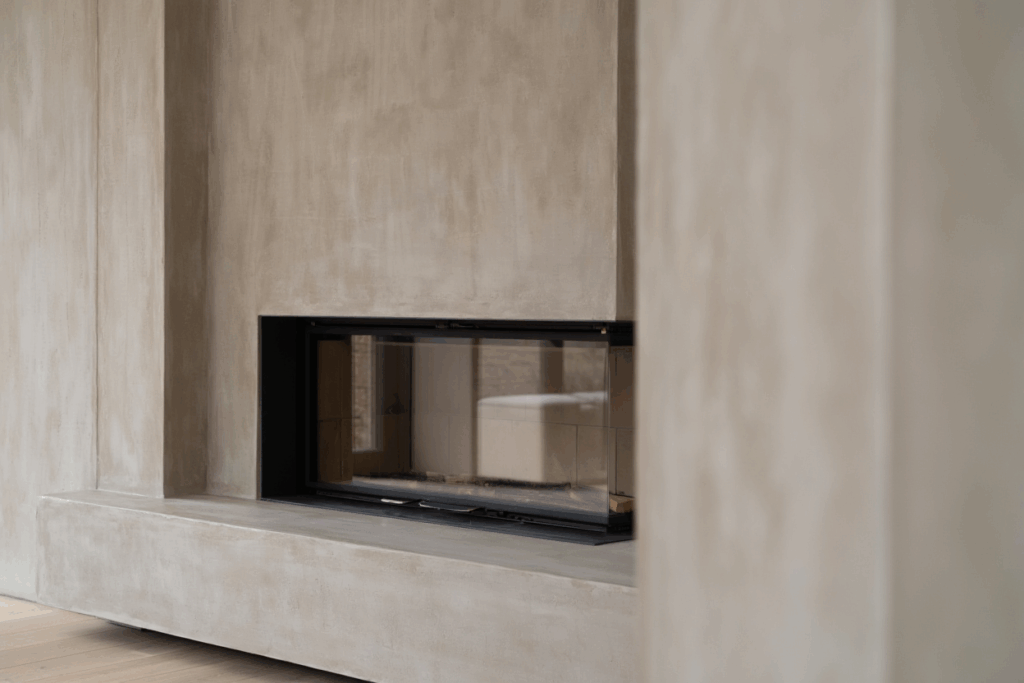 kominek wykończony betonem architektonicznym